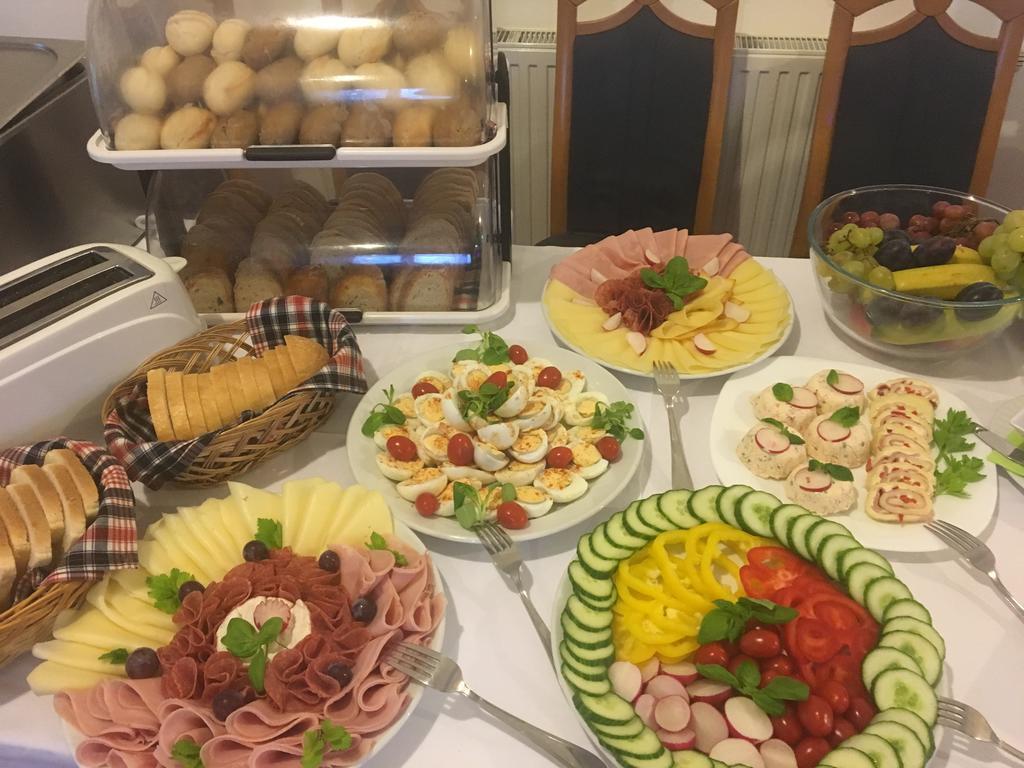 Restaurant Na Statku מלון